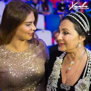 Великолепная Алина Кабаева затмила всех гостей красотой, выйдя в свет в сияющем золотом платье