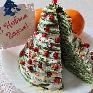 Съедобная елочка к новогоднему столу: нежный десерт на основе панкейков
