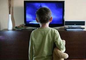 Австралийские ученые выявили новую опасность, которую несет телевизор детям