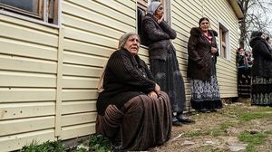 Правозащитники предложили легализовать занимаемые цыганами дома (1 фото)