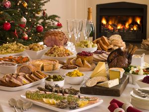 Вместо банального оливье и сельди под шубой! 5 идей для праздничного стола на Рождество.