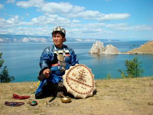 «Остров шаманов» на озере Байкал — действующее «место силы» для современных жрецов