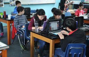 В Китае создана школьная форма, которая следит за детьми