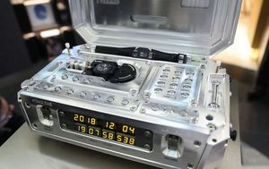 Уникальные атомные часы Urwerk AMC можно купить за 2.700.000$