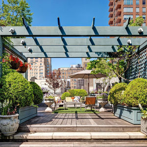 Жизнь на крыше: квартира на Манхэттене с огромной террасой