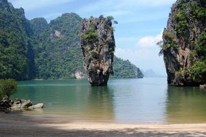 Самые красивые и необычные морские скалы