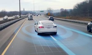 Что видит автопилот с нейронной сетью от Tesla во время движения (1 фото + 2 видео)