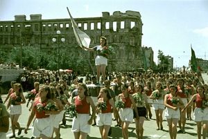 Первый послевоенный спортивный парад в Сталинграде, 1945 год (15 фото)