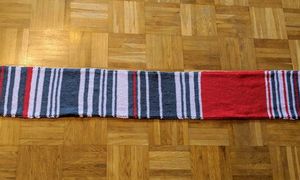 Шерстяной шарф посвященной непунктуальности немецкой железной дороги был продан за 11.000$