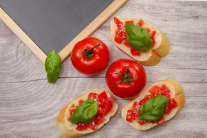 Как приготовить итальянские закуски с хлебом: брускетта и кростини