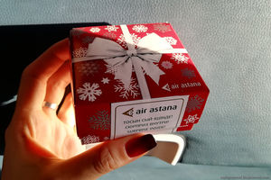 Air Astana подложила пассажирам коробочки