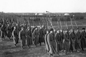 Почему призыв вступать в Красную Армию вскоре после революции остался безответным