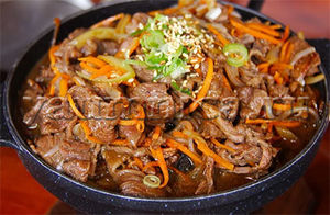 Сочная и очень вкусная жареная свинина с корейской морковью – пошаговый фото рецепт