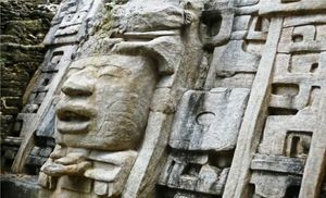 «По ночам слышны вопли»: Археологи обнаружили мистический город индейцев Майя (2 фото)