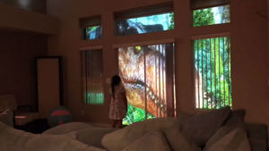 Когда папа креативит: американец создал сафари с динозаврами за окном спальни дочери