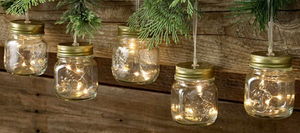 Светлячки за стеклом: светильник из гирлянды в банке, бутылке или вазе