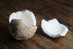 8 удивительных фантазий из скорлупы кокоса, которые украсят дом и дополнят твой образ