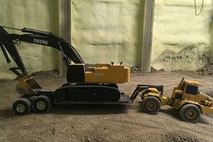 Канадец уже 14 лет копает подвал в доме с помощью радиуправляемых игрушек