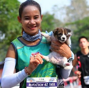 Хемджира Клонгсанун бежала 30 км со спасенным щенком