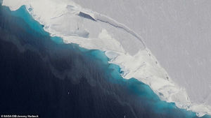 В Антарктиде начал разрушаться самый опасный в мире ледник