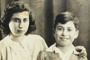 История героя Фрэнка Фоли, который спас 10 тысяч евреев от Холокоста (4 фото)