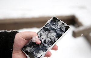 Журналисты проверили батареи лучших смартфонов на устойчивость к морозу