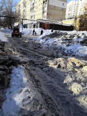 Саратовские чиновники отчитались об уборке снега, который расчистили местные жители (7 фото)