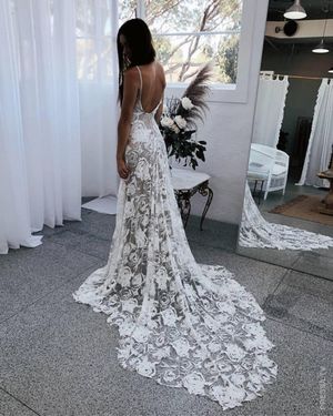 «Голые» свадебные платья — самая смелая тенденция для невест в этом году