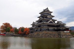 Замок Мацумото, он же Черный Ворон