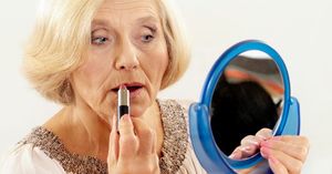Климактерий и макияж: 7 изменений, которые должны произойти в твоей косметичке