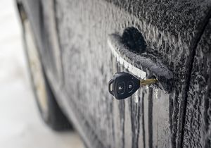 6 полезных советов, которые помогут вам разморозить автомобильные замки зимой