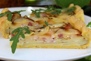 Итальянский пирог с картофелем, беконом и сыром: тесто нежное и вкусное, начинка роскошная