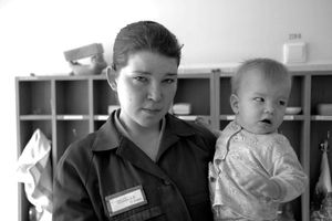 Мама за решёткой: как живётся заключённым, родившим детей в тюрьме