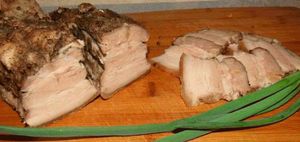 Как вкусно запечь свиную грудинку в духовке