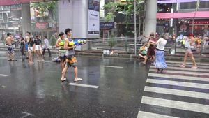 Сонгкран — мокрое безумие (3 фото)
