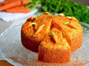 Очень яркий и сочный морковный пирог с манкой