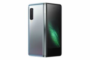 Samsung показала складной смартфон Galaxy Fold на видео