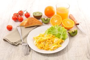 Готовлю яичницу-болтунью 7 раз в неделю на завтрак: родственники меня боготворят