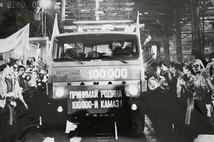 «КАМАЗу» потребовалось лишь три года для выпуска 100 тысячного грузовика                     (5 фото)