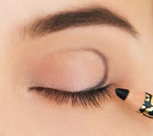 Как сделать макияж глаз в технике «петля»