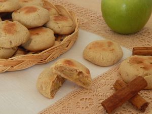Печенье с яблоком и корицей