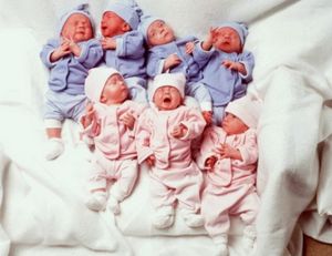 Первые в мире близнецы-семерняшки отпраздновали 18-летие