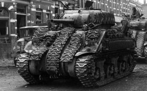 Зачем во время Второй мировой войны на танки крепили дополнительные гусеницы