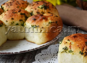 Вкусные домашние дрожжевые булочки с мясом и сыром – пошаговый фото рецепт