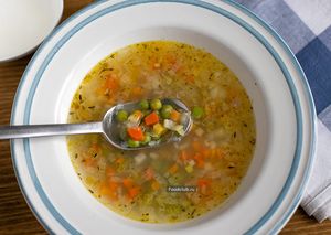 Овощной суп с зеленым горошком