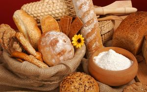 Директор "Хлебодара" из Омска А. Гольдштейн считает, что хлеб в России должен стоить не менее 80 рублей!