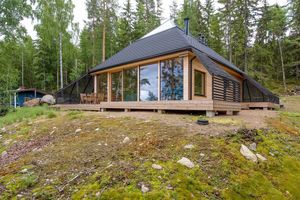 Дом-пирамида на берегу озера в Финляндии от студии VOID Architecture