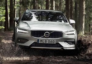 Volvo V60 Cross Country 2019 – новый вседорожный универсал с российским ценником
