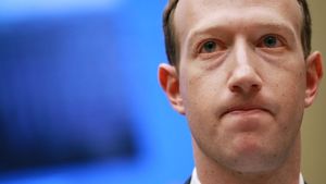 Цукерберга попросили уйти с поста главы совета директоров Facebook