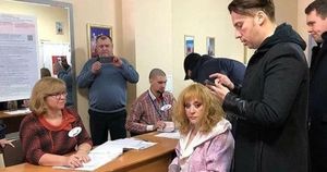 Пугачева с цыганами, Галкин в полиции: звезды выяснили, где проведут майские праздники
